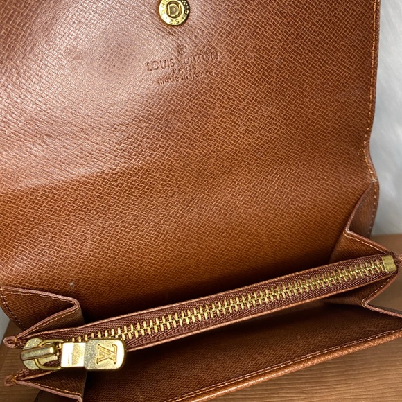 🛑SOLD🛑 LOUIS VUITTON Tressor Wallet - Picture 6 of 13